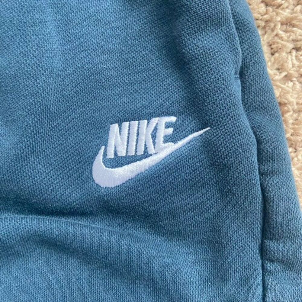 Nike sz:l Shorts Active Shorts in Grey - Picture 2 of 7